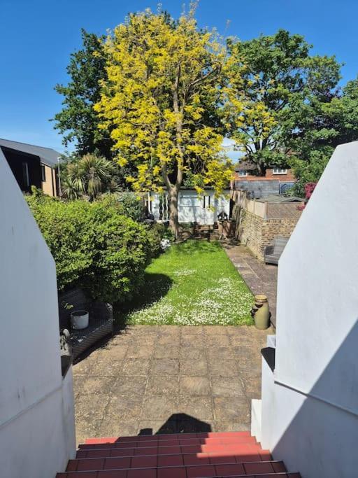 Spacious Seaside Escape In The Heart Of Deal, 4 Mins From The Beach Екстериор снимка