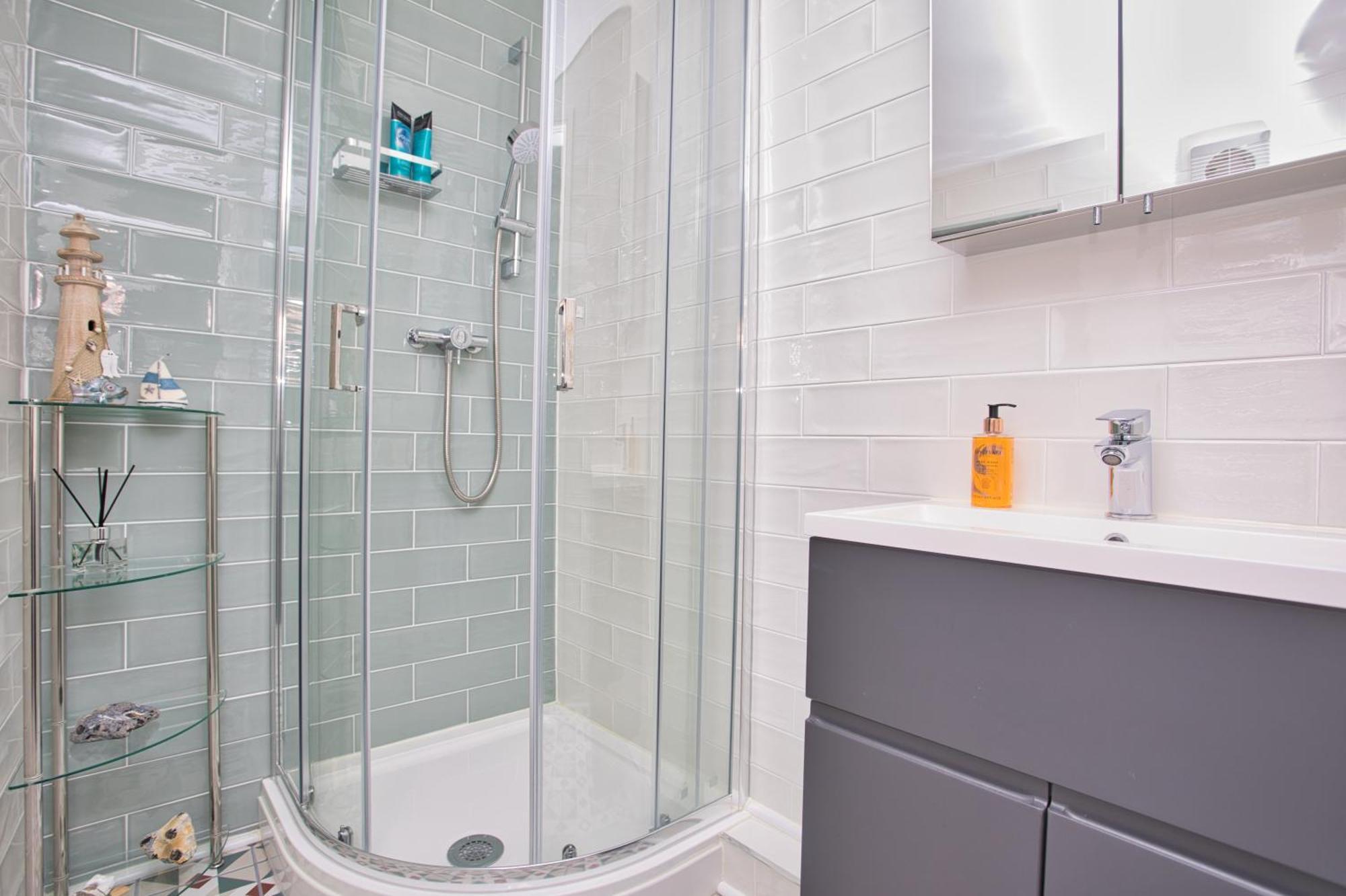 Spacious Seaside Escape In The Heart Of Deal, 4 Mins From The Beach Екстериор снимка