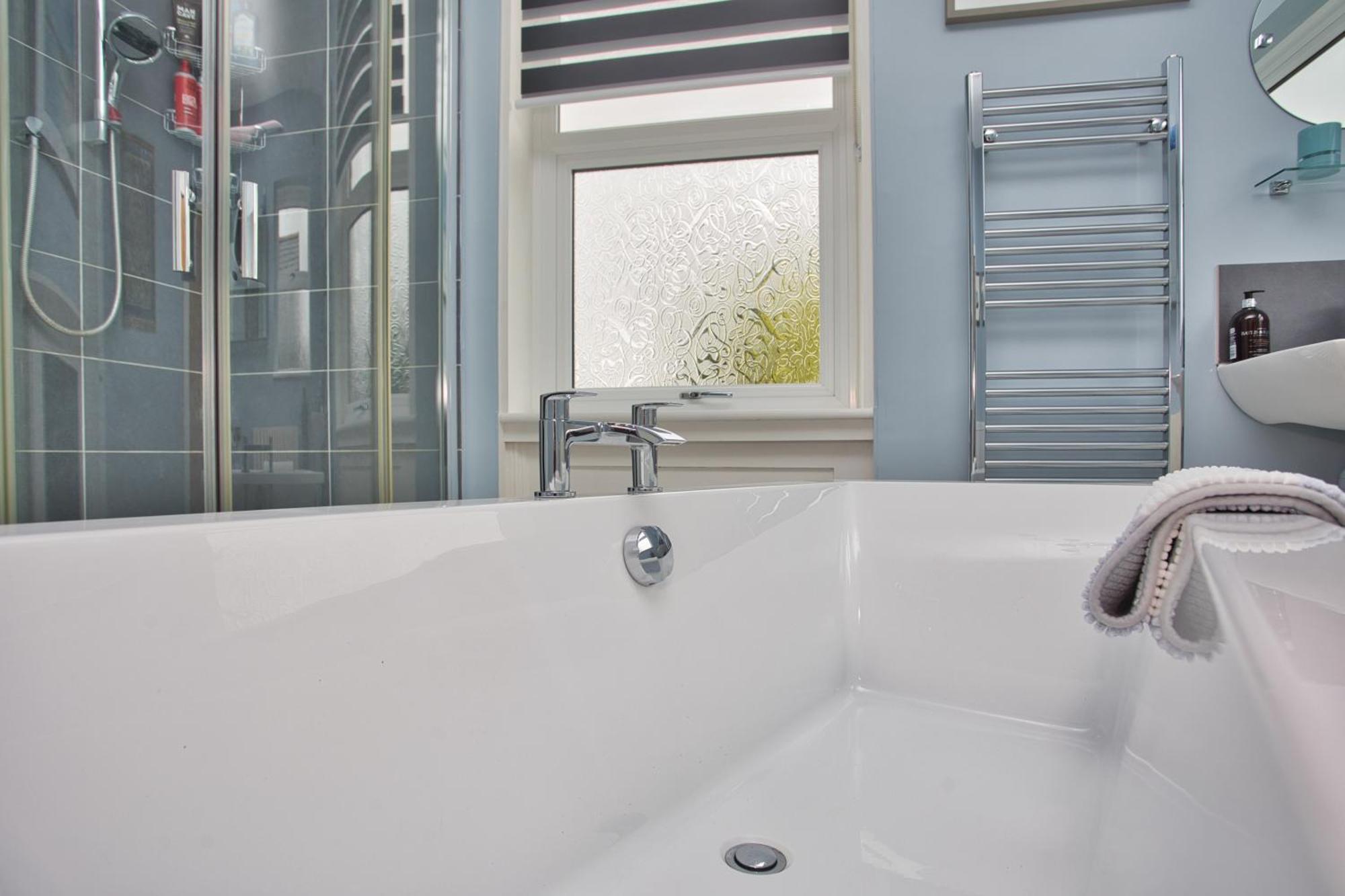 Spacious Seaside Escape In The Heart Of Deal, 4 Mins From The Beach Екстериор снимка
