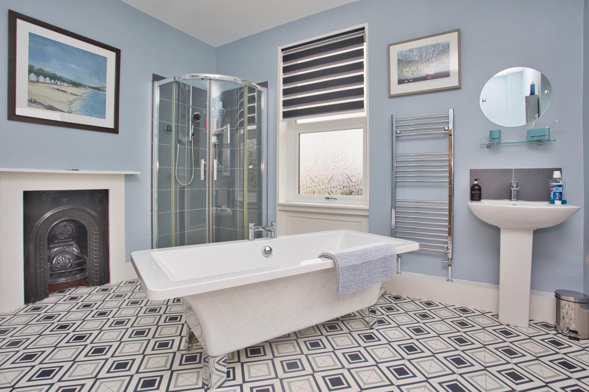 Spacious Seaside Escape In The Heart Of Deal, 4 Mins From The Beach Екстериор снимка