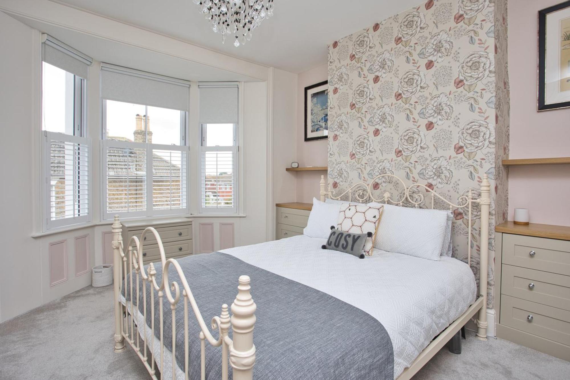 Spacious Seaside Escape In The Heart Of Deal, 4 Mins From The Beach Екстериор снимка