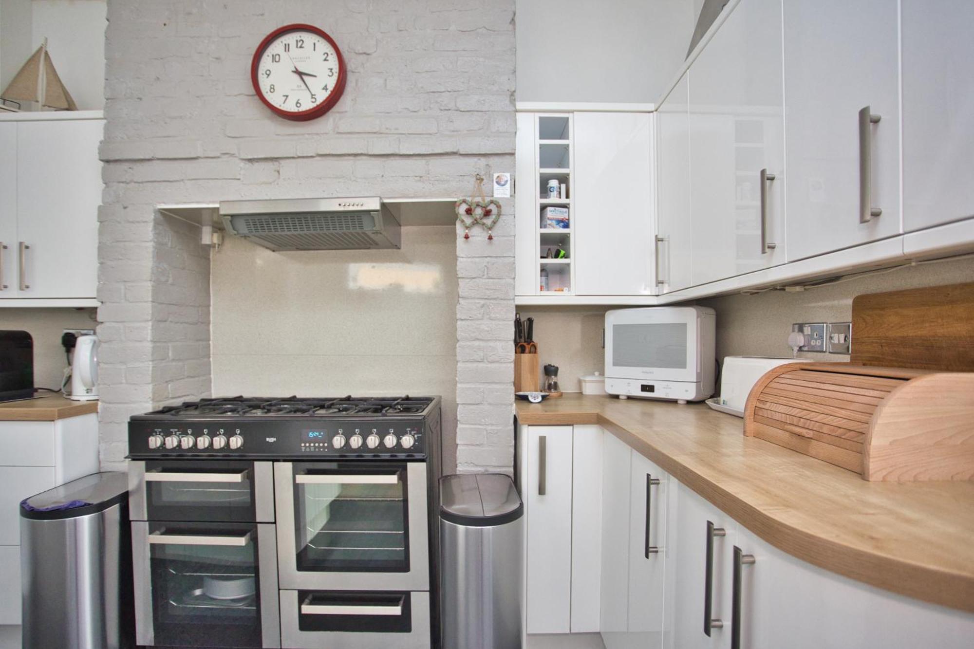 Spacious Seaside Escape In The Heart Of Deal, 4 Mins From The Beach Екстериор снимка
